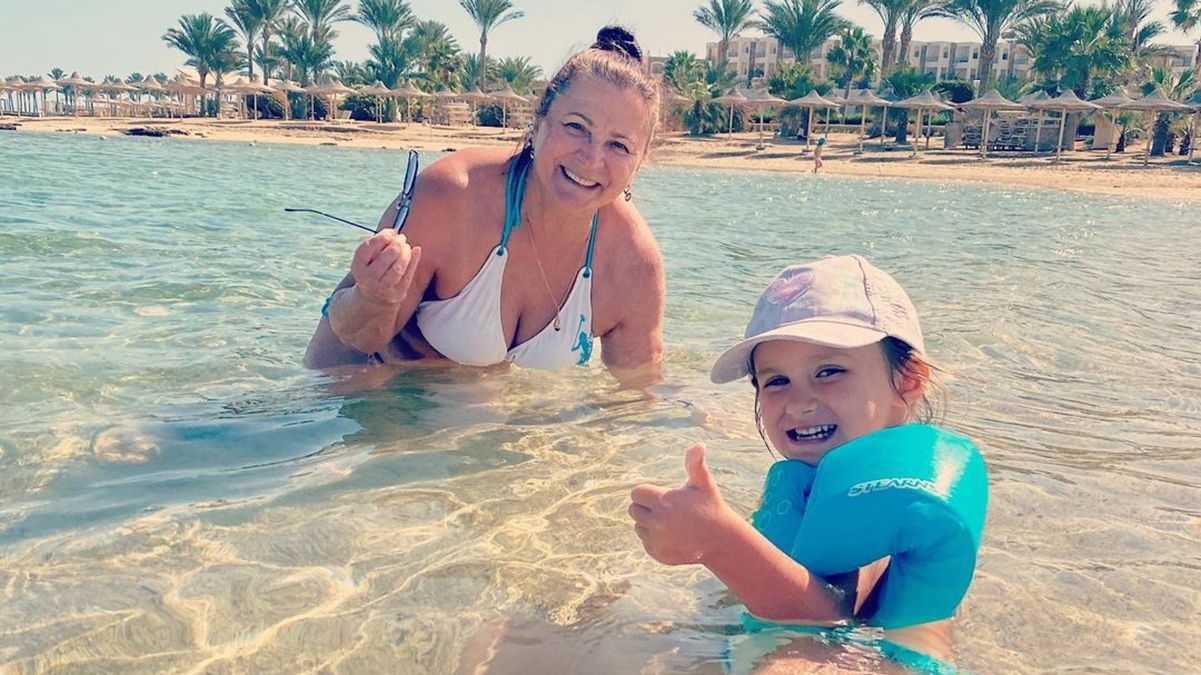 Ніна Матвієнко відпочиває в Єгипті з онучкою: милі фото