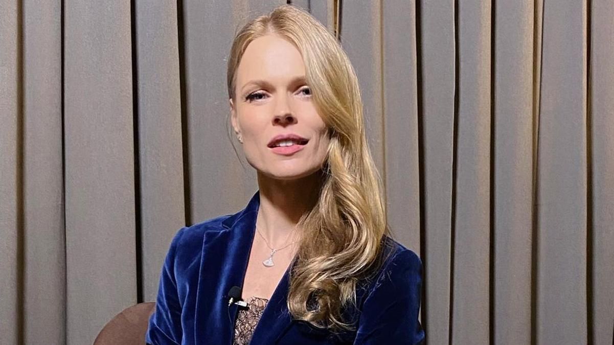 Оля Фреймут изменила цвет волос: как выглядит ведущая - видео Оля Фреймут изменила цвет волос: как выглядит ведущая - видео