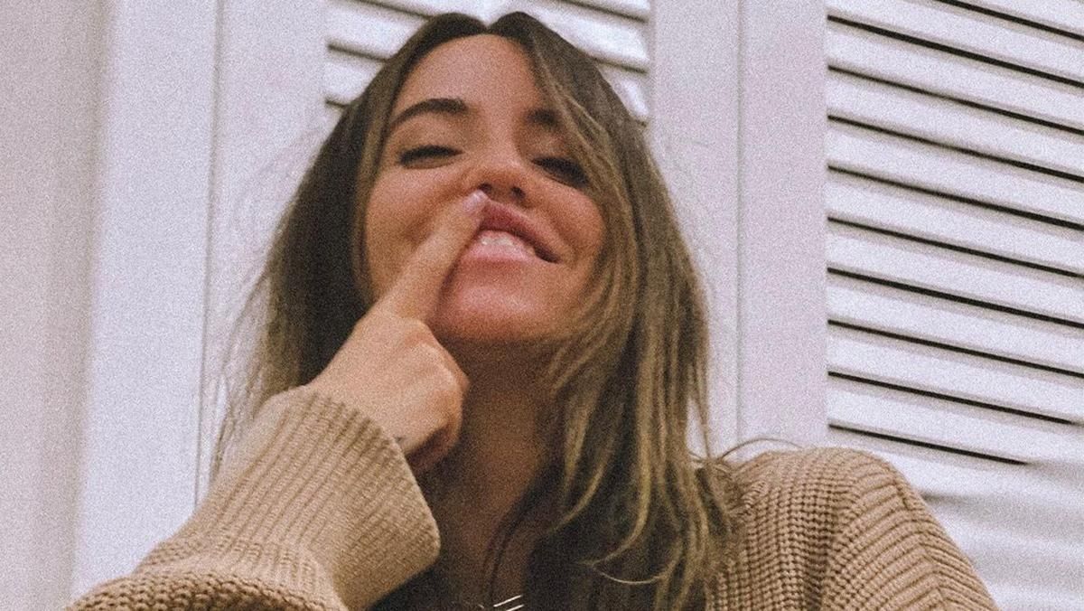 Надя Дорофєєва позувала у светрі та з оголеними ногами: фото образу Надя Дорофєєва позувала у светрі та з оголеними ногами: фото образу