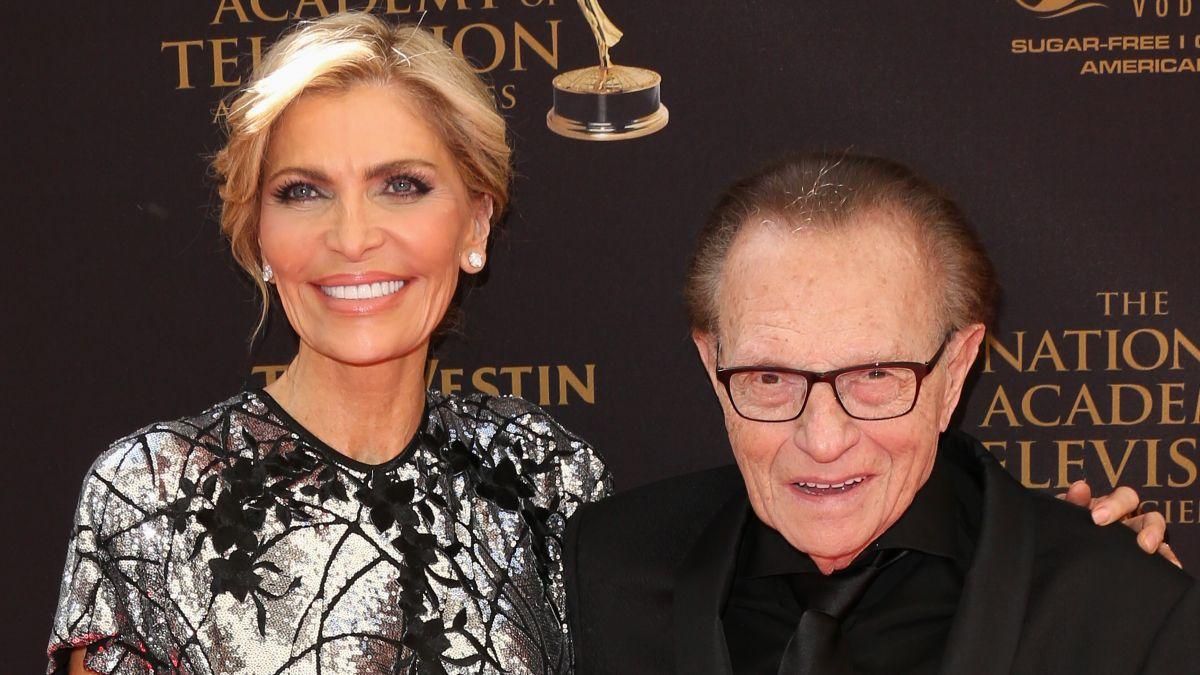 Вдова Ларрі Кінга розповіла, що він помер не від коронавірусу Вдова Ларрі Кінга розповіла, що він помер не від коронавірусу