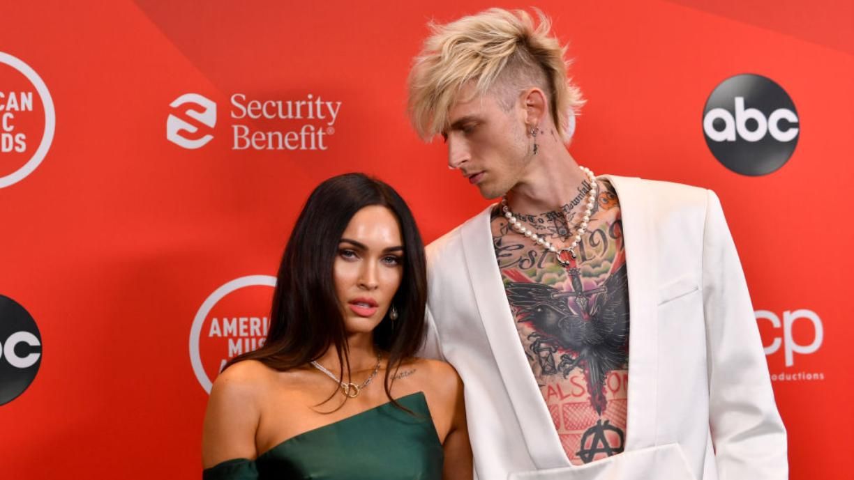 Меган Фокс обручилась с Колсоном Бейкером: фотодоказательство Меган Фокс обручилась с Колсоном Бейкером: фотодоказательство