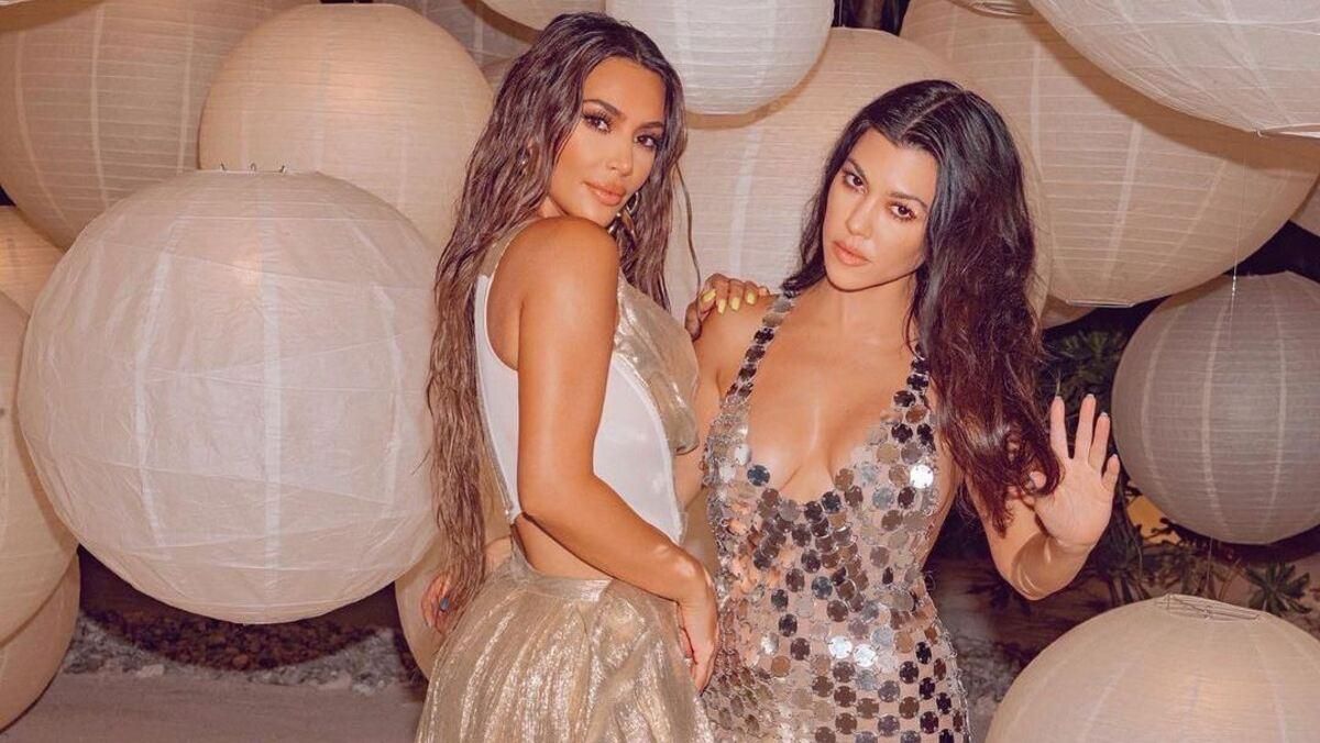 В подростковом возрасте: Ким Кардашян показала архивное фото с Кортни В подростковом возрасте: Ким Кардашян показала архивное фото с Кортни