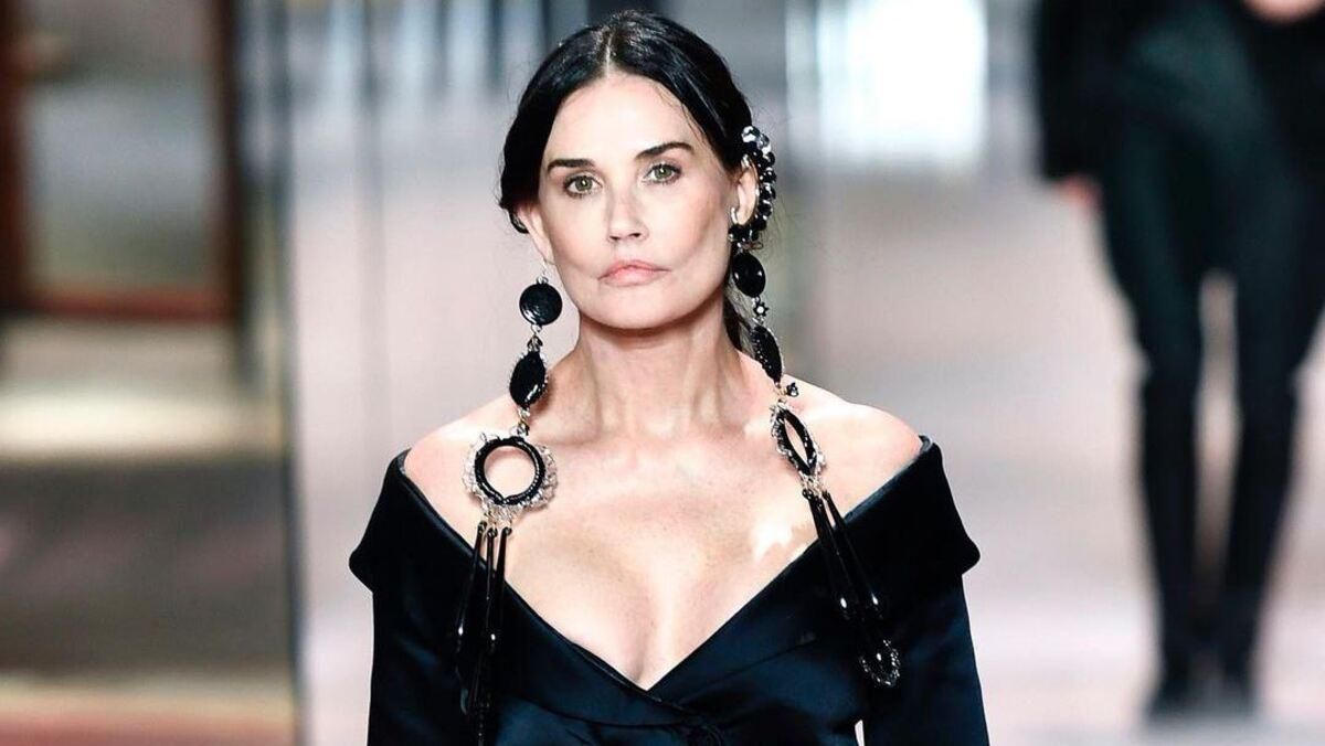 Деми Мур показала первое фото после пластики: как выглядит актриса Деми Мур показала первое фото после пластики: как выглядит актриса