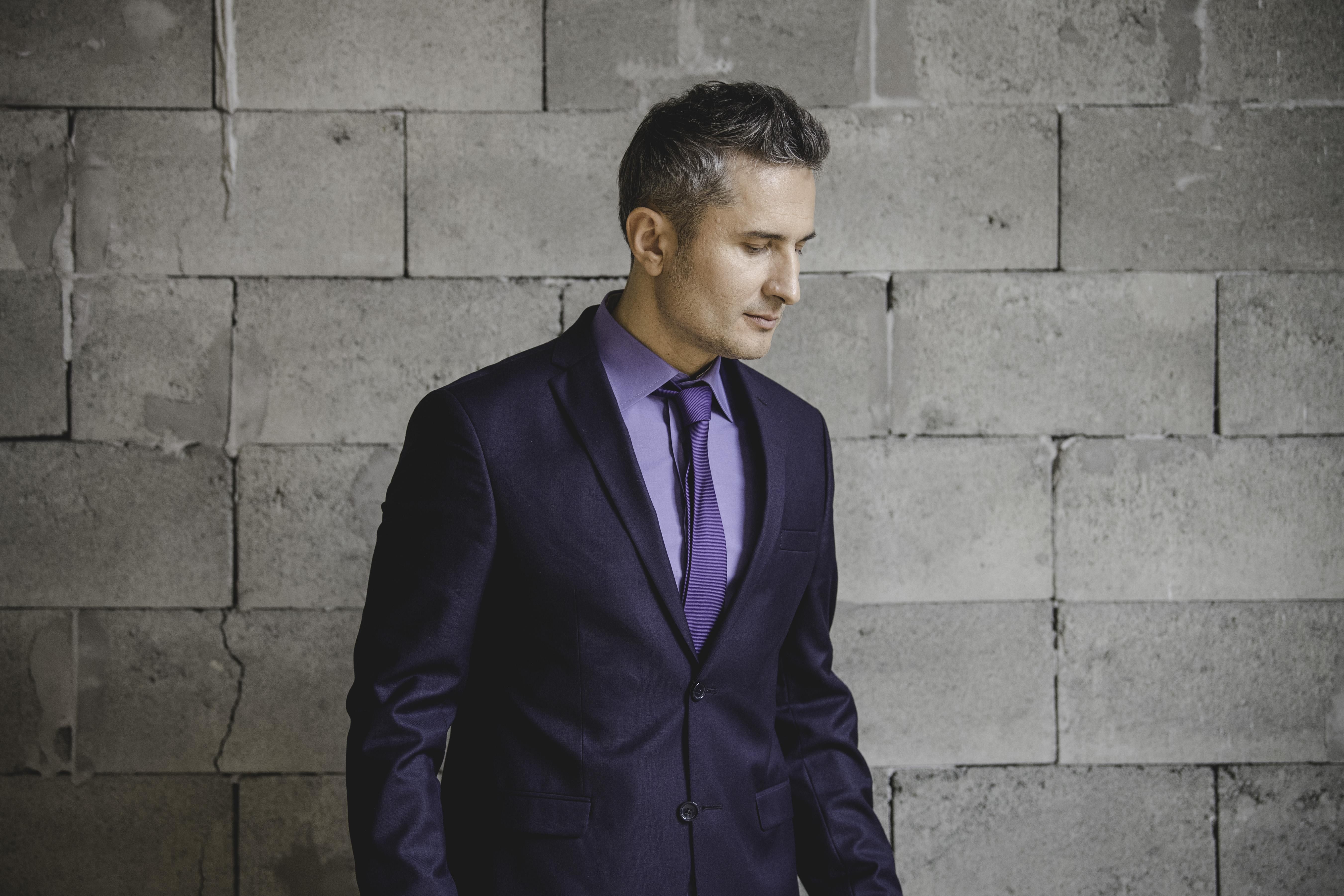 "Женскую красоту всегда нужно дополнять цветами": интервью с фронтменом МЭРИ Виктором Винником "Женскую красоту всегда нужно дополнять цветами": интервью с фронтменом МЭРИ Виктором Винником