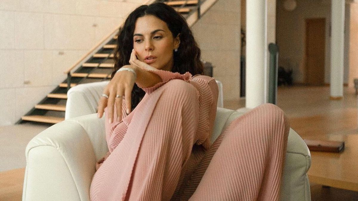 Настя Каменских показала стильный домашний образ: фото Настя Каменских показала стильный домашний образ: фото