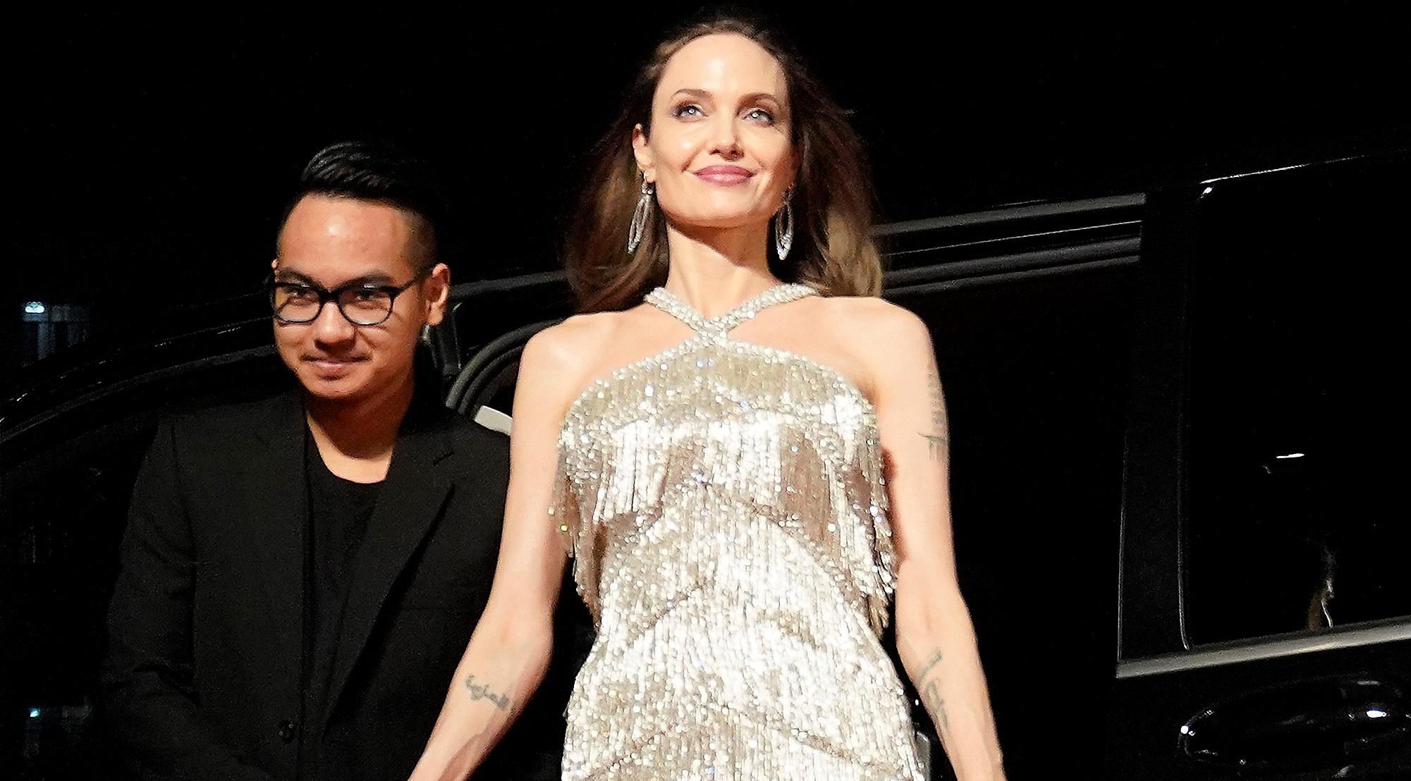 Старший сын Анджелины Джоли показал татуировку кобры на торсе: фото Старший сын Анджелины Джоли показал татуировку кобры на торсе: фото