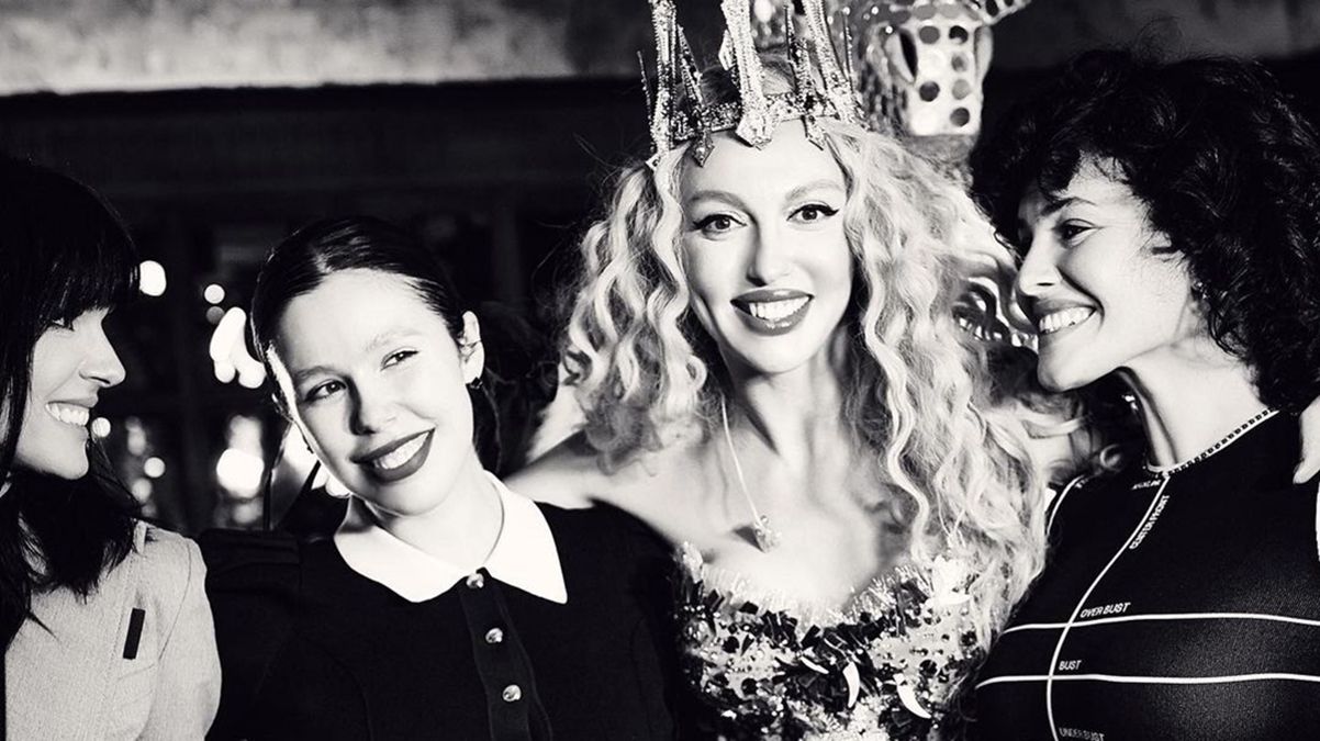 Оля Полякова показала, как оторвалась на вечеринке с подругами: фото Оля Полякова показала, как оторвалась на вечеринке с подругами: фото