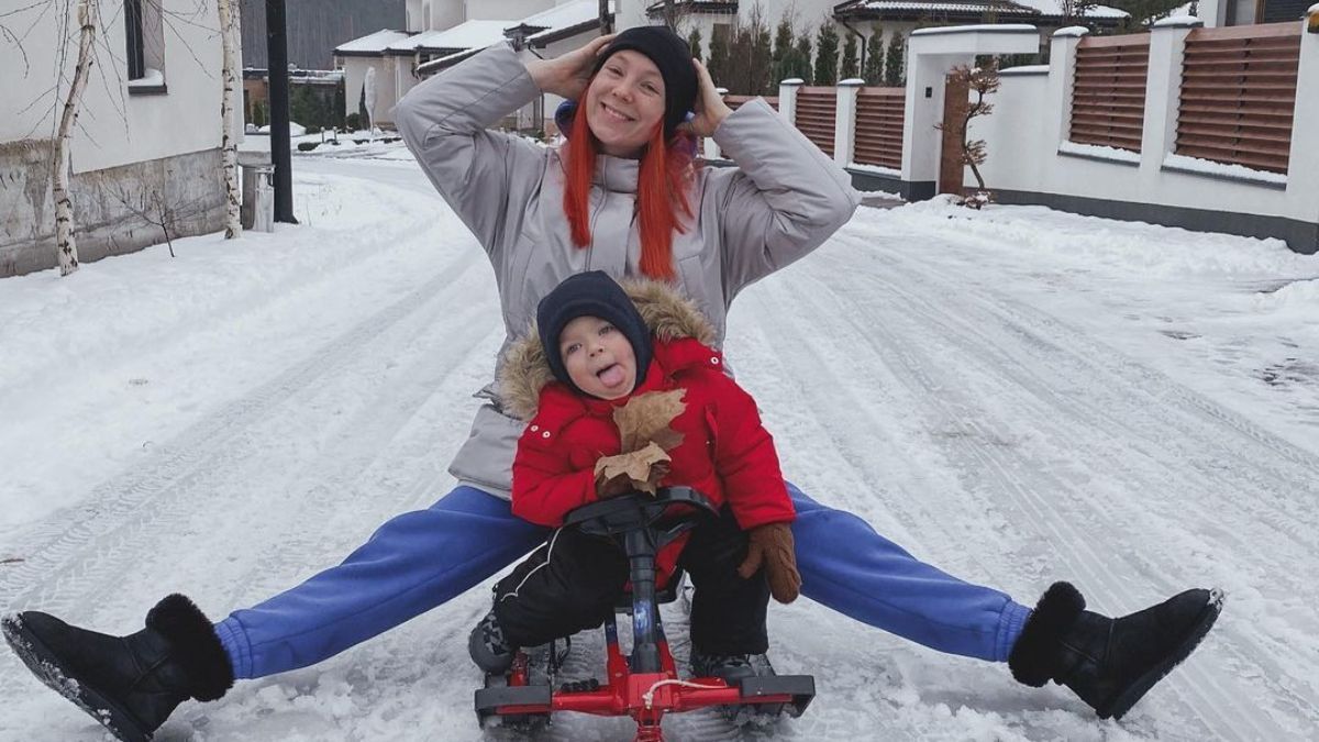 Светлана Тарабарова показала зимние развлечения с сыном: фото