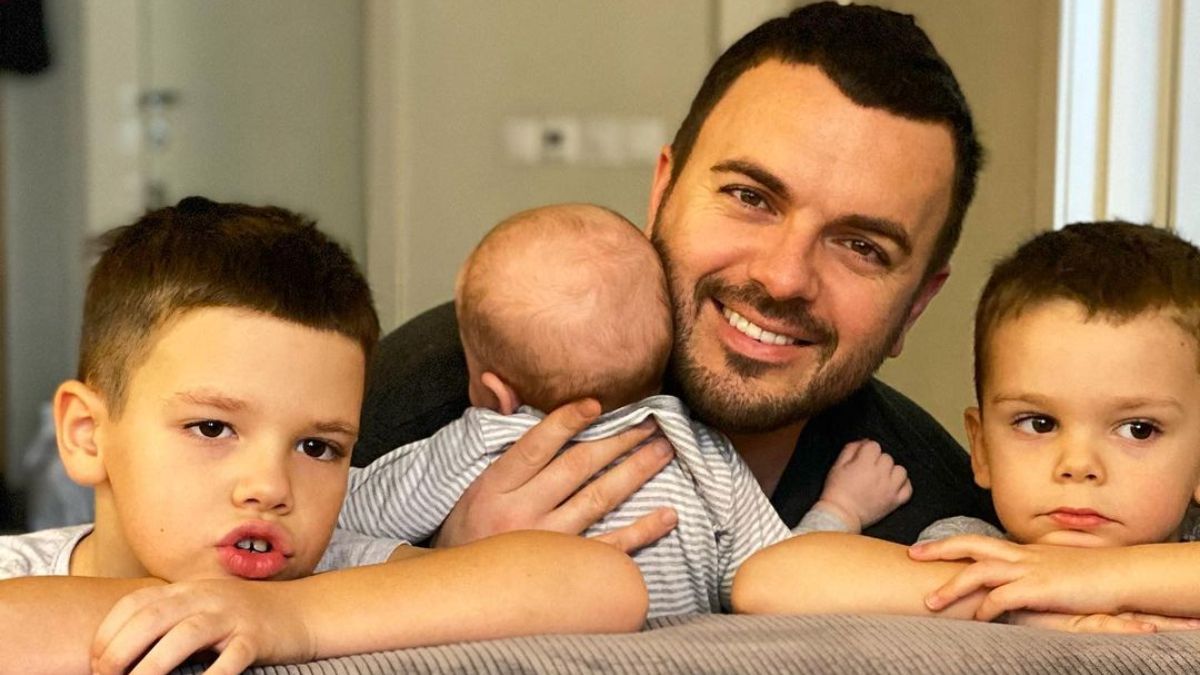 Григорій Решетник замилував мережу фотографією з трьома синами Григорій Решетник замилував мережу фотографією з трьома синами