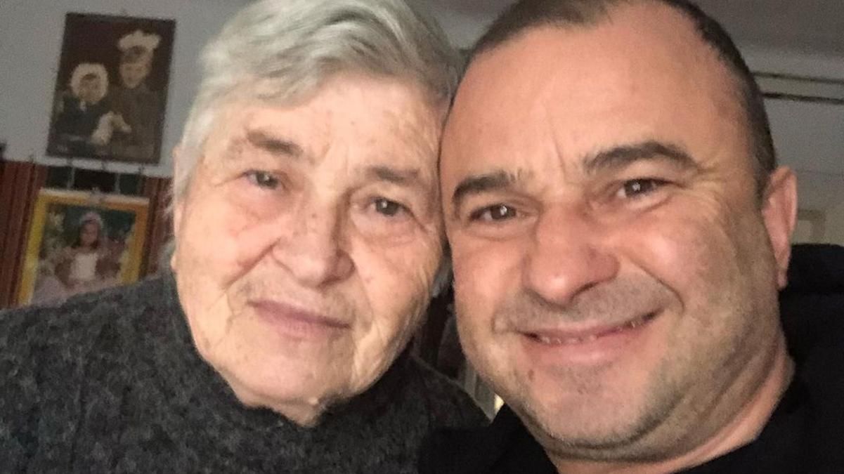 Мама Віктора Павліка не бере гроші в сина: як живе 81-річна жінка