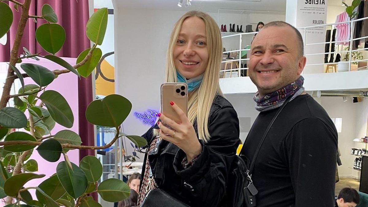 На карантине Виктор Павлик жил на деньги жены: как она зарабатывала На карантине Виктор Павлик жил на деньги жены: как она зарабатывала