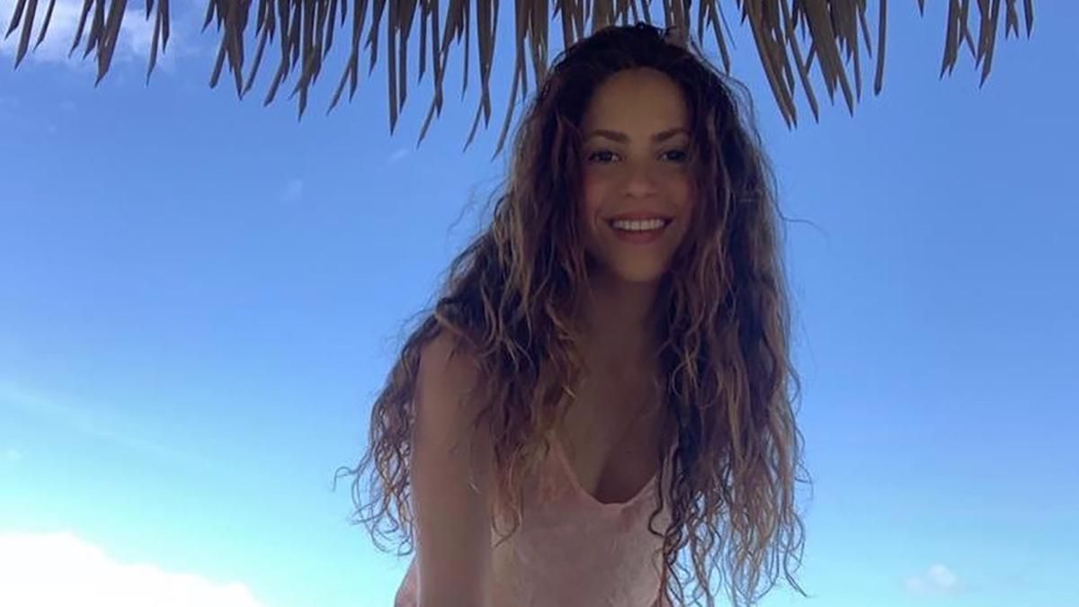 Шакира покрасила волосы в розовый цвет: как она выглядит Шакира покрасила волосы в розовый цвет: как она выглядит