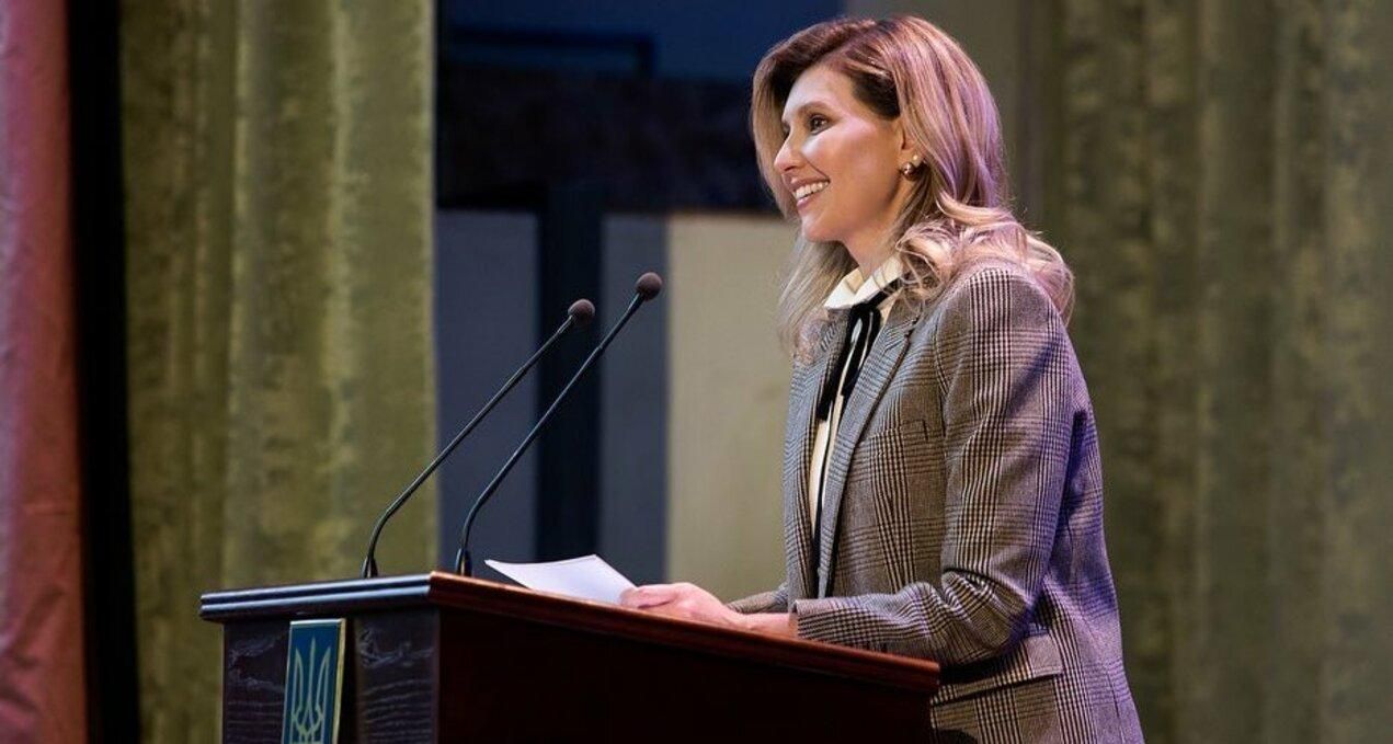 У блузці та жакеті: Олена Зеленська підкорила елегантним образом У блузці та жакеті: Олена Зеленська підкорила елегантним образом