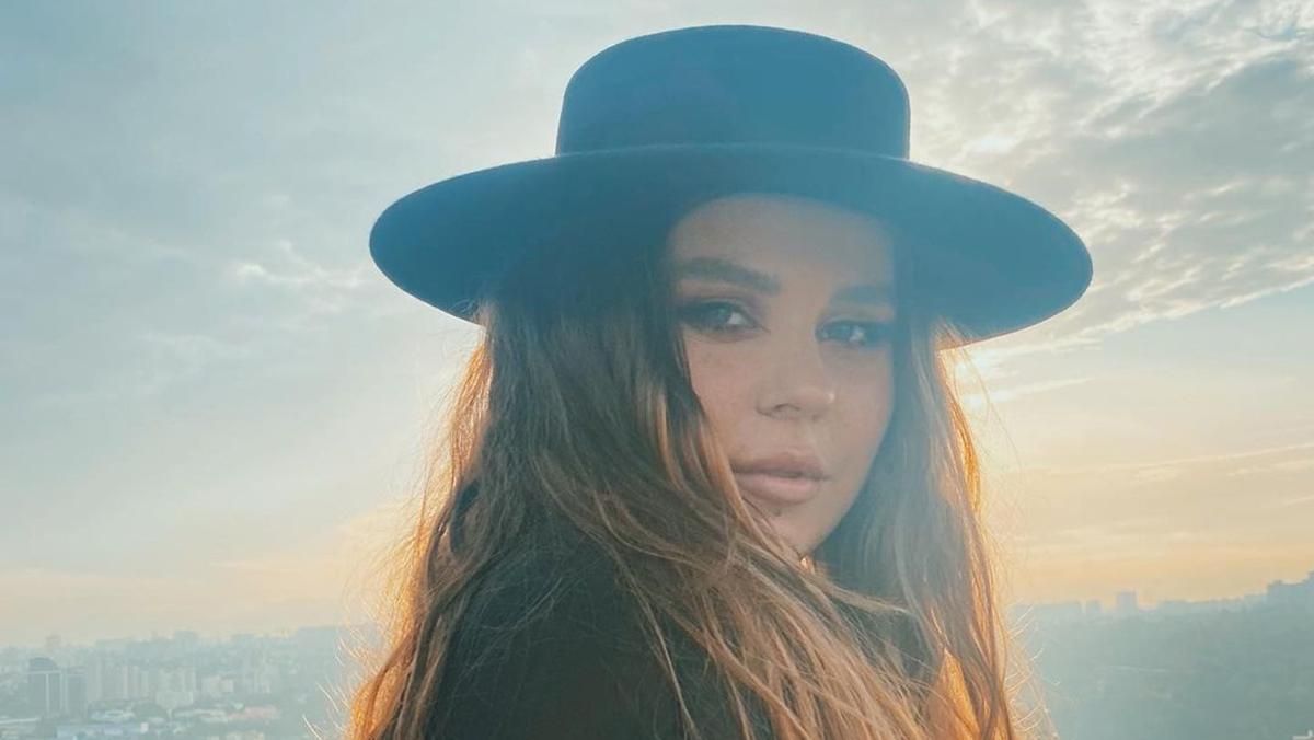 Солистка группы KAZKA погоняла по пустыне на квадроцикле: фото и видео Солистка группы KAZKA погоняла по пустыне на квадроцикле: фото и видео