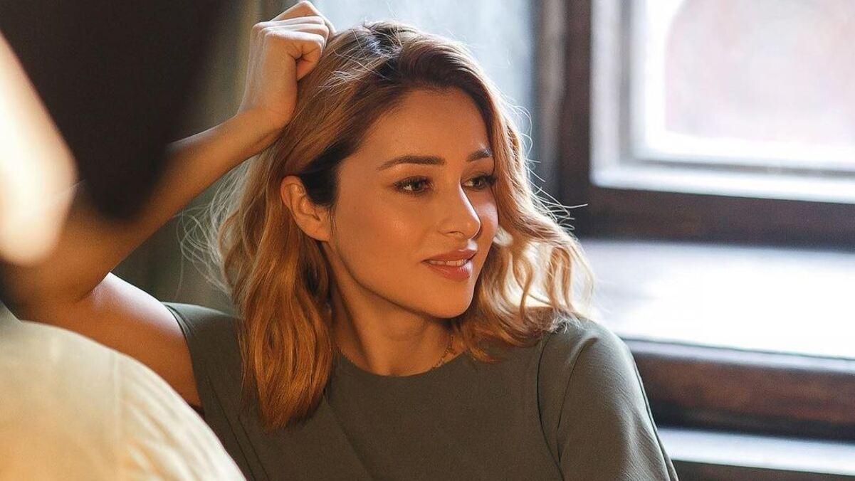 Злата Огневич показала домашний образ в рубашке: фото без макияжа Злата Огневич показала домашний образ в рубашке: фото без макияжа