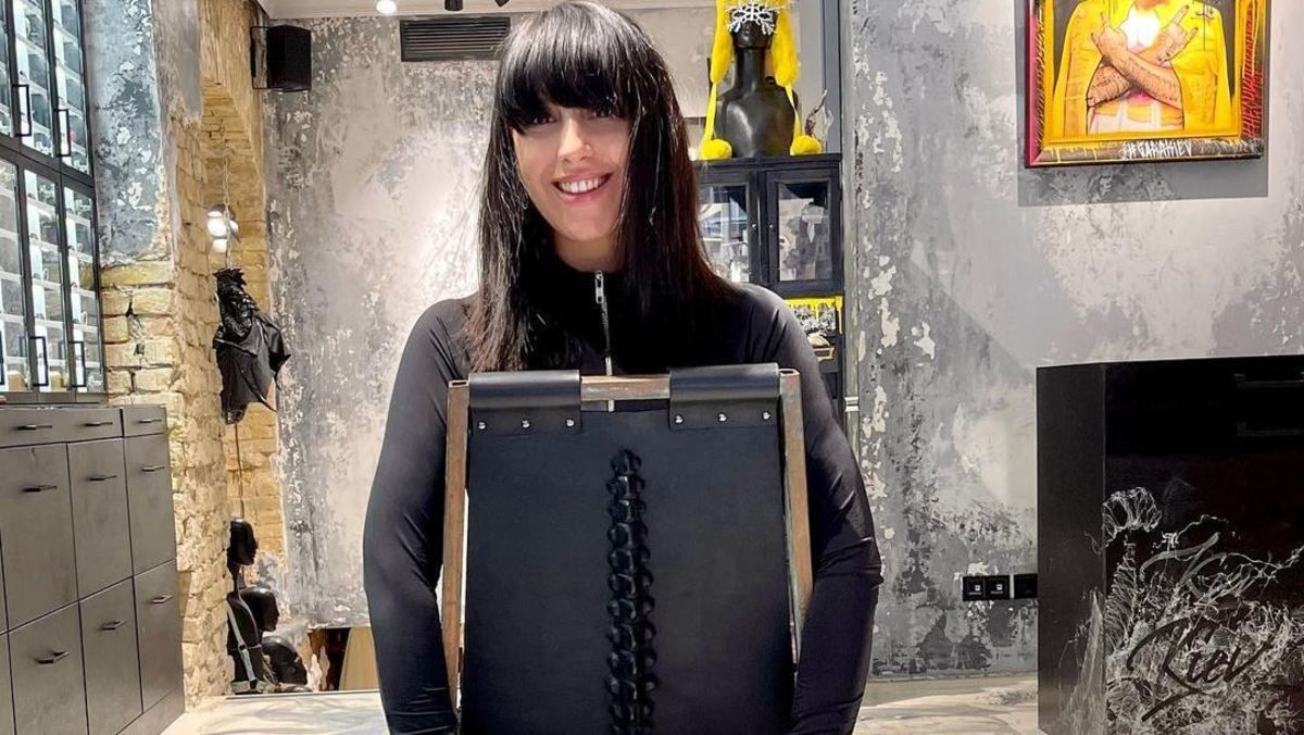 Джамала вразила стилем у блискучих штанах і кофті: розкішні фото Джамала вразила стилем у блискучих штанах і кофті: розкішні фото