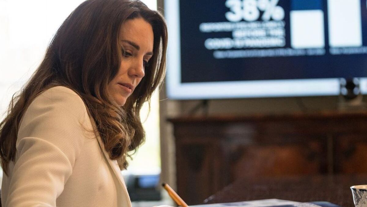 Кейт Міддлтон підкорила образом в елегантному жакеті: відеозустріч Кейт Міддлтон підкорила образом в елегантному жакеті: відеозустріч