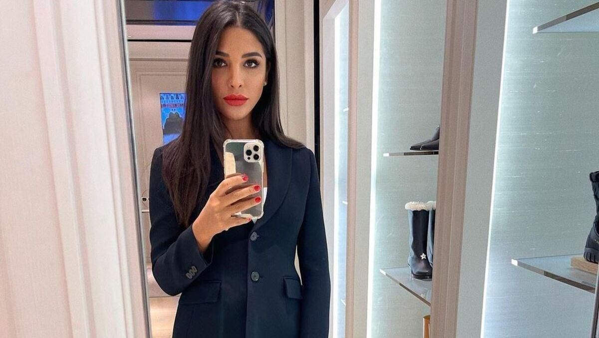 Полностью в Dior: Санта Димопулос поразила образом в синем костюме Полностью в Dior: Санта Димопулос поразила образом в синем костюме