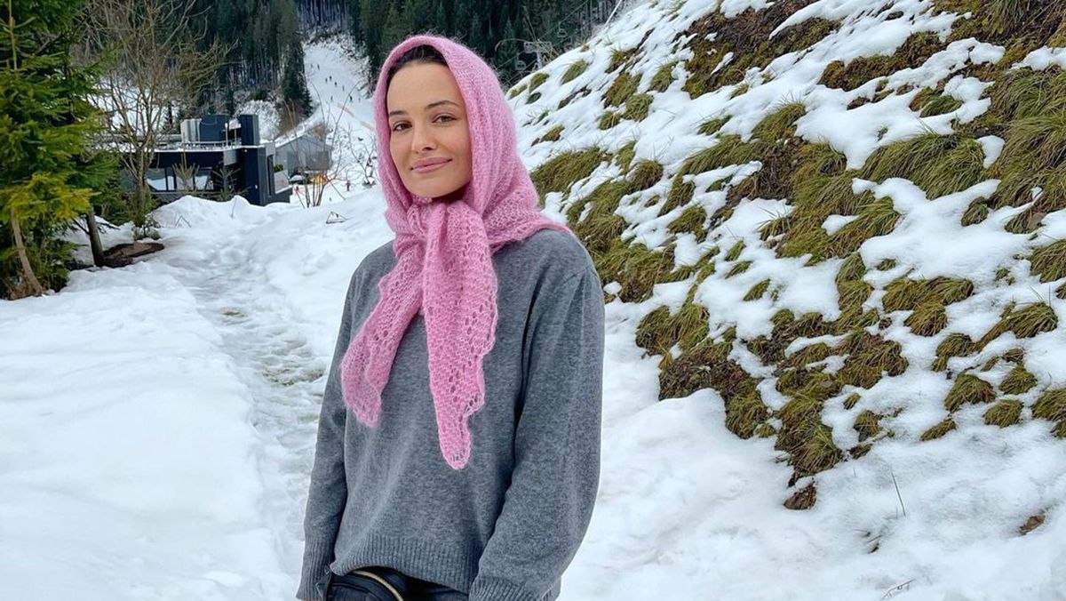 Даша Астафьева позировала в костюме за 9 тысяч гривен: фото с Буковеля Даша Астафьева позировала в костюме за 9 тысяч гривен: фото с Буковеля