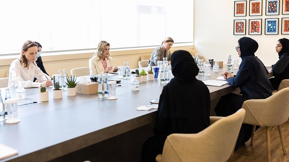 Елена Зеленская поразила безупречным образом в ОАЭ: фото в костюме Елена Зеленская поразила безупречным образом в ОАЭ: фото в костюме