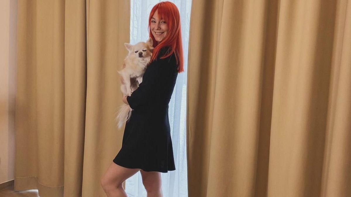 Светлана Тарабарова покорила домашним образом в черном платье: фото Светлана Тарабарова покорила домашним образом в черном платье: фото