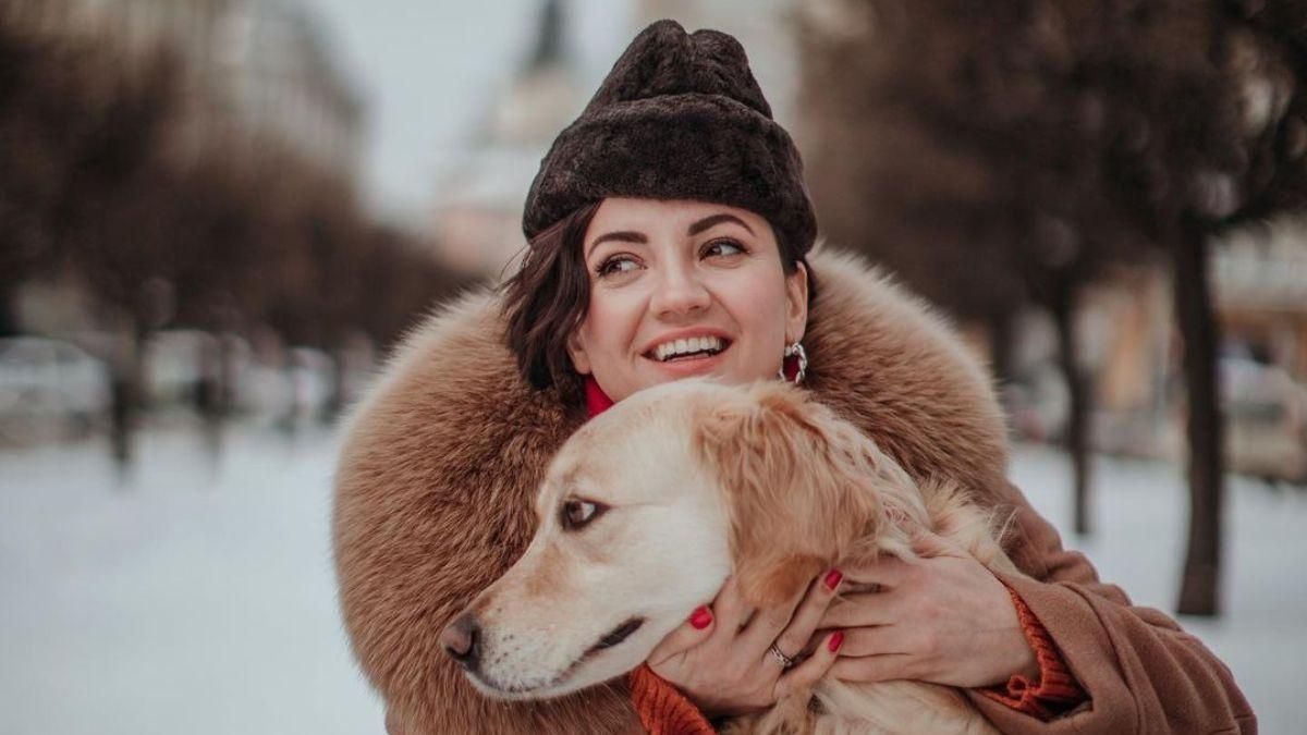 Оля Цибульская сфотографировалась с собакой во Львове: фото