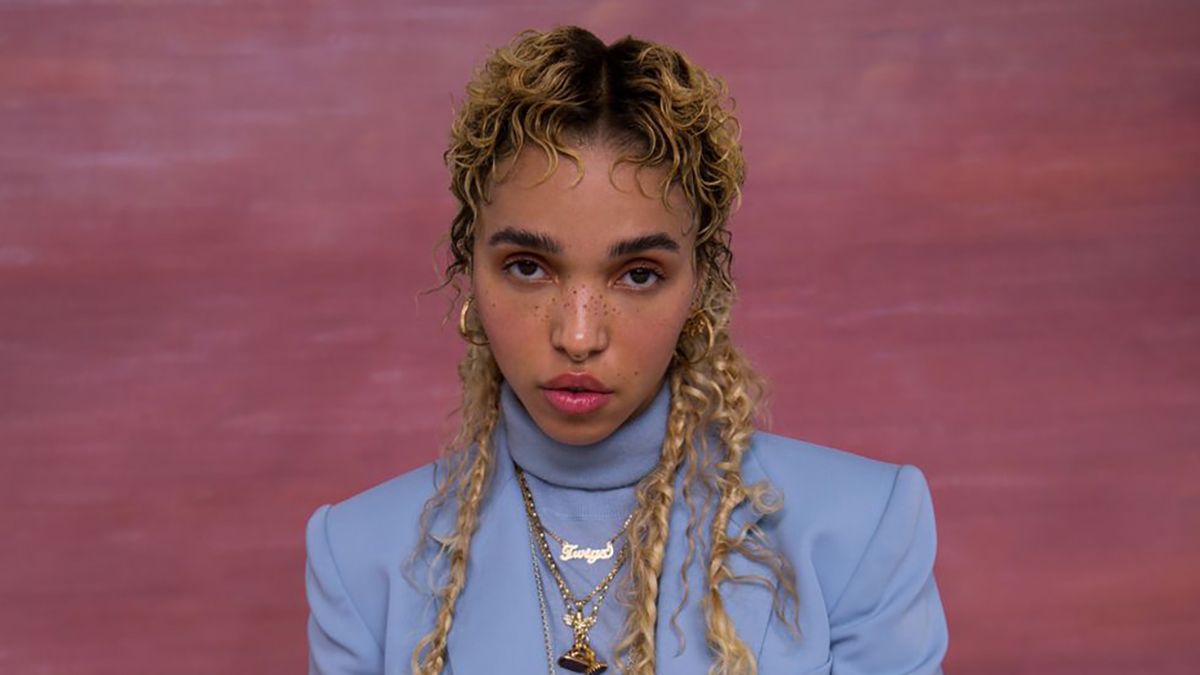Шайя Лабаф называл FKA Twigs отвратительной и заставлял спать голой Шайя Лабаф называл FKA Twigs отвратительной и заставлял спать голой