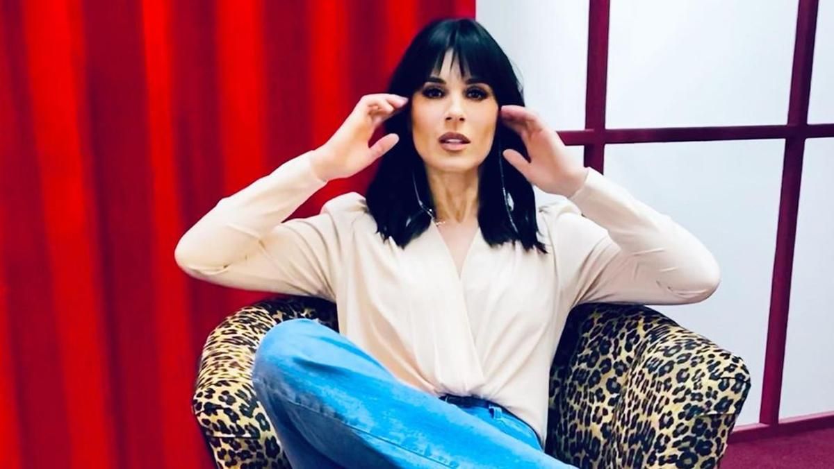 Маша Ефросинина показала образ в широких джинсах и блузке: фото Маша Ефросинина показала образ в широких джинсах и блузке: фото