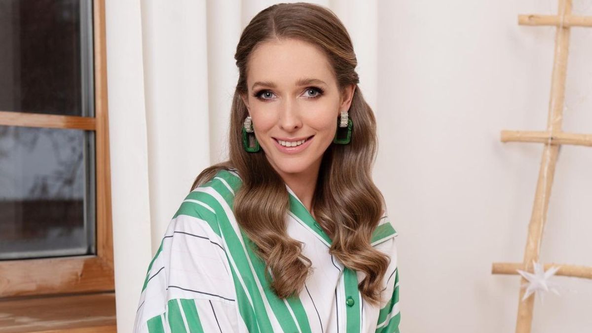 Катя Осадча показала ніжний образ у блакитній сорочці: фото Катя Осадча показала ніжний образ у блакитній сорочці: фото