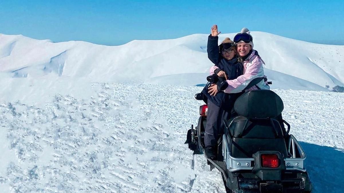 Оля Цибульская отдыхает в горах с сыном и мужем: фото
