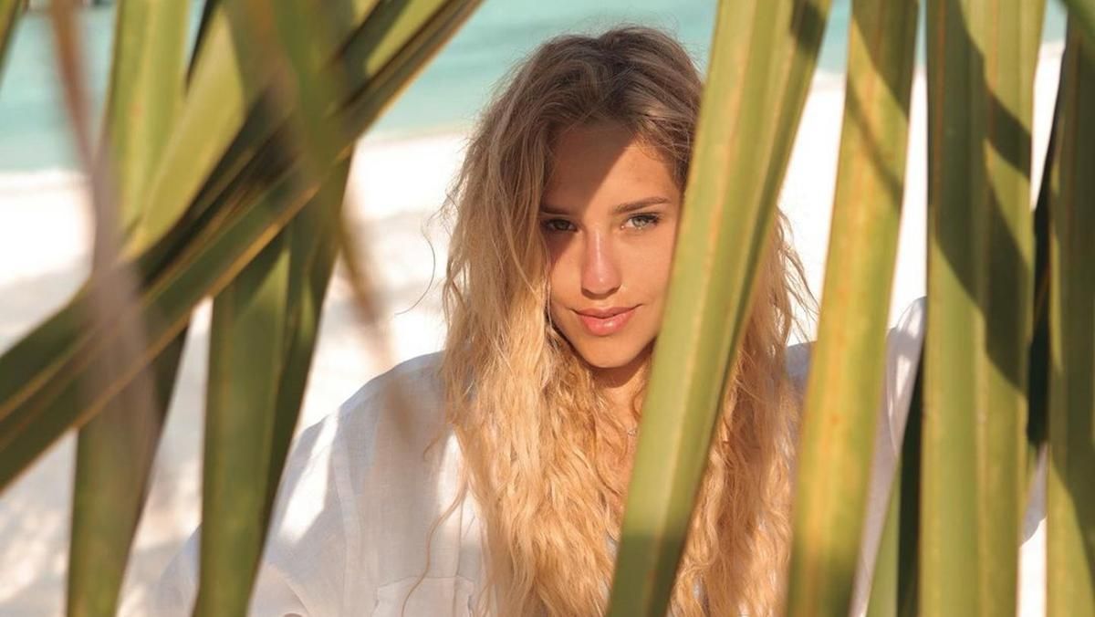 Даша Квиткова позировала в купальнике и рубашке: фото из Египта Даша Квиткова позировала в купальнике и рубашке: фото из Египта