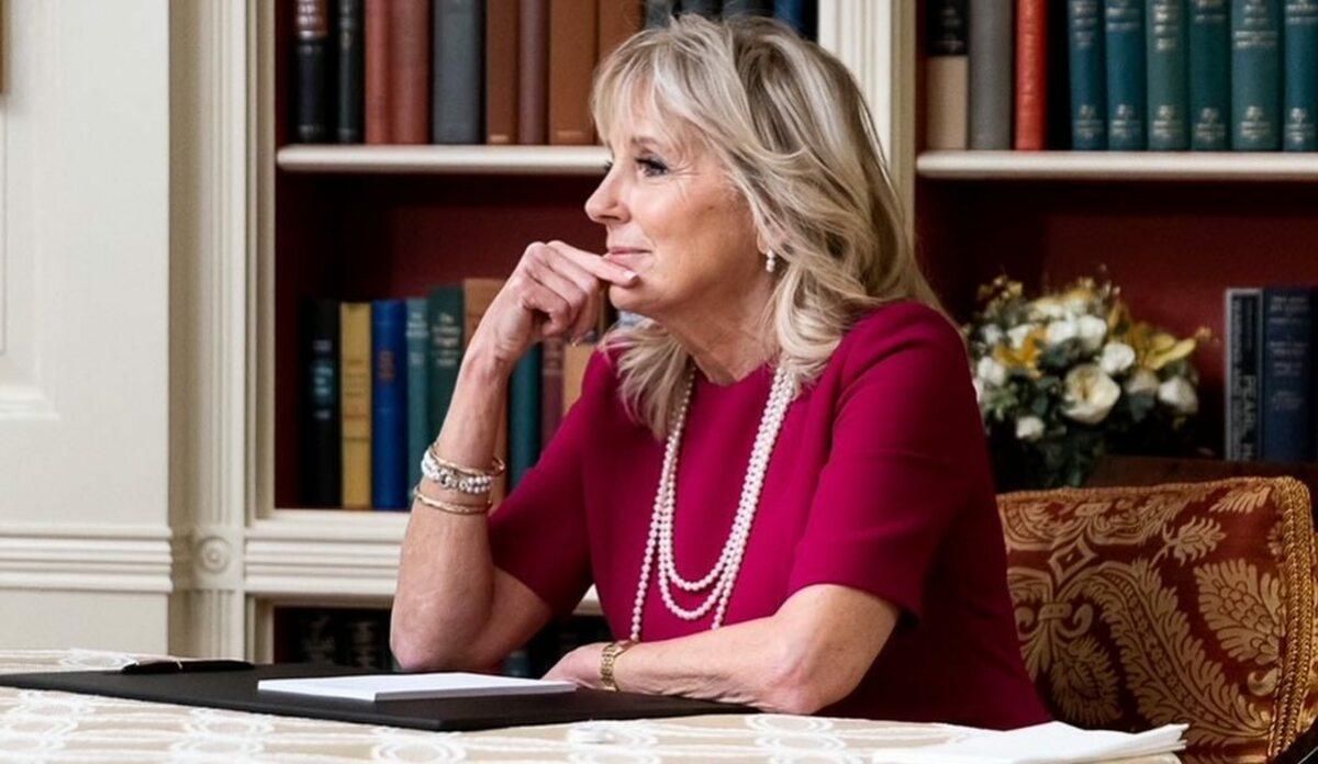 Джилл Байден продемонстрировала изысканный образ фото Джилл Байден продемонстрировала изысканный образ фото