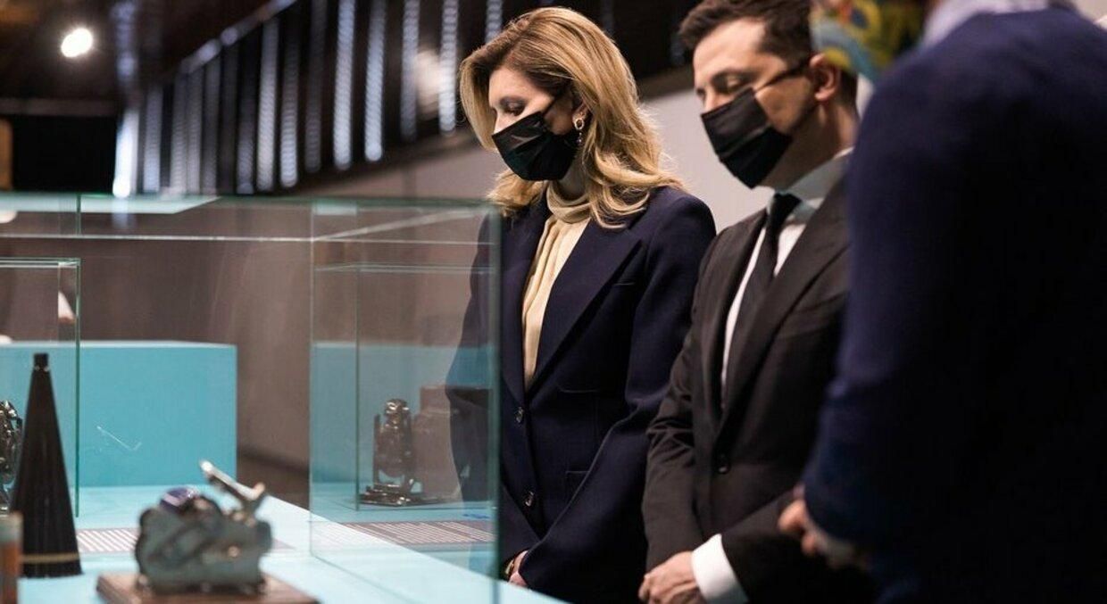 Зеленська підкорила образом: фото з виставки до 150-річчя Українки Зеленська підкорила образом: фото з виставки до 150-річчя Українки