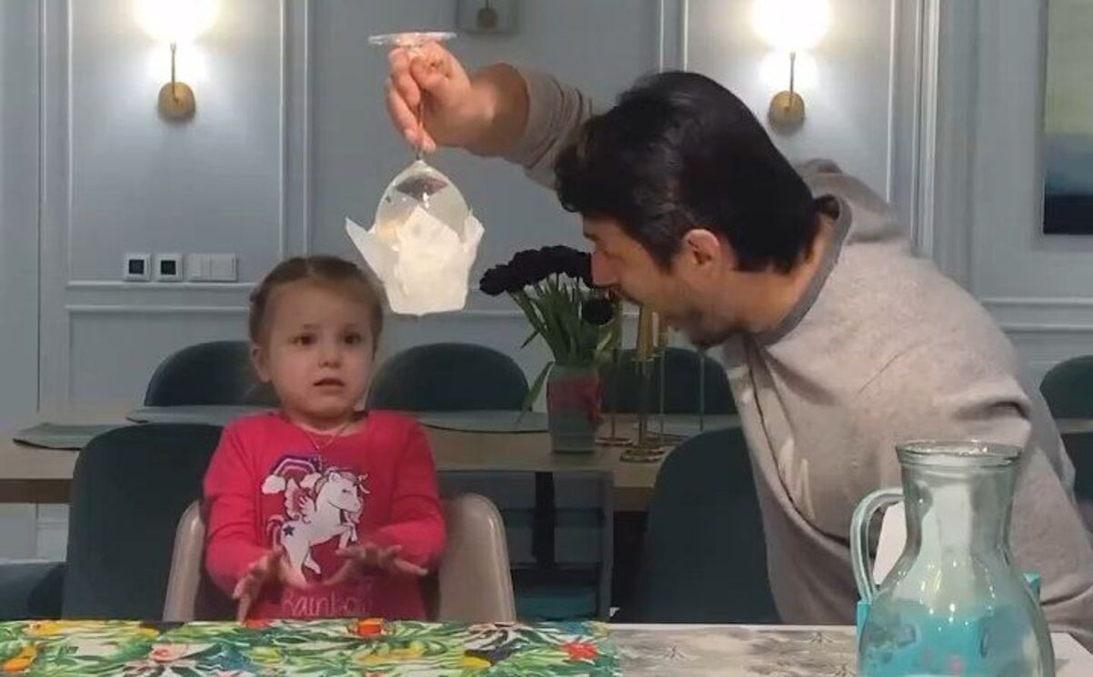 Сергей Притула показал фокус: реакция девочки разорвала сеть Сергей Притула показал фокус: реакция девочки разорвала сеть