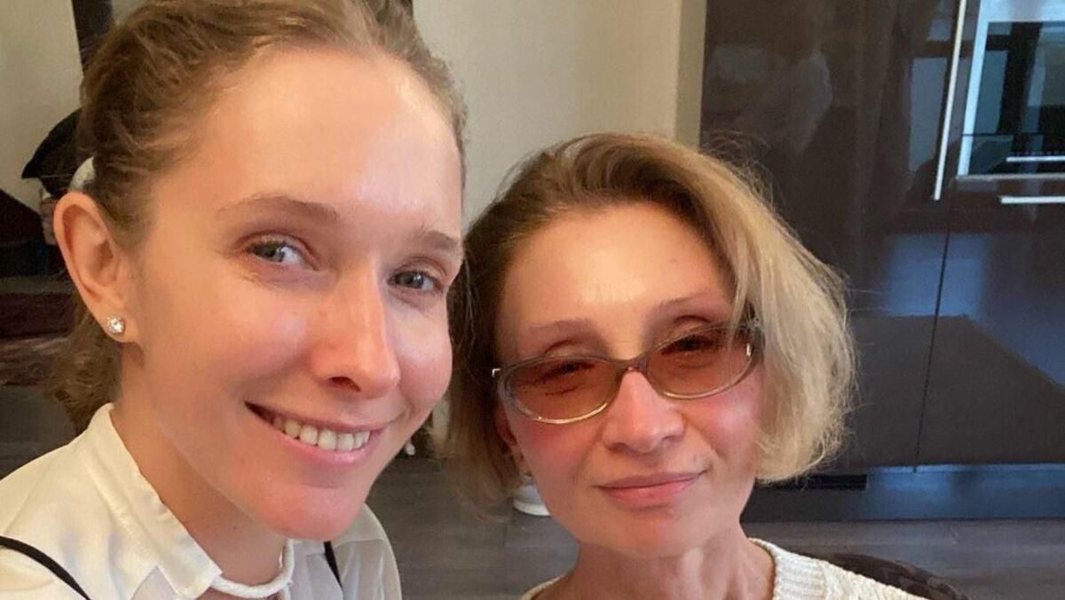 Катя Осадчая отметила день рождения мамы фото с застолья