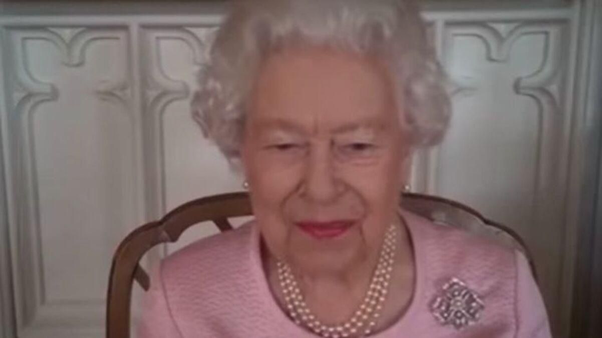 Королева Єлизавета II підкорила елегантним образом у рожевій сукні Королева Єлизавета II підкорила елегантним образом у рожевій сукні