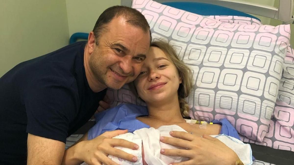 Молода дружина Віктора Павліка народила сина: фото Молода дружина Віктора Павліка народила сина: фото