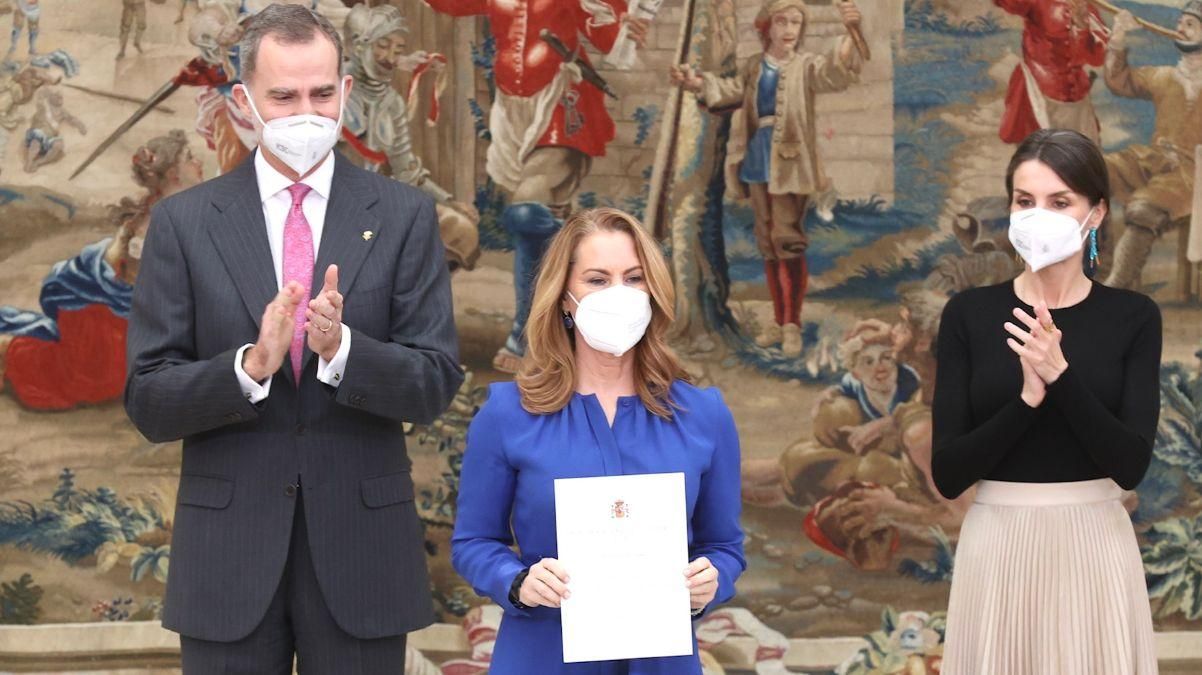 Королева Летиція зачарувала образом у плісированій спідниці: фото Королева Летиція зачарувала образом у плісированій спідниці: фото