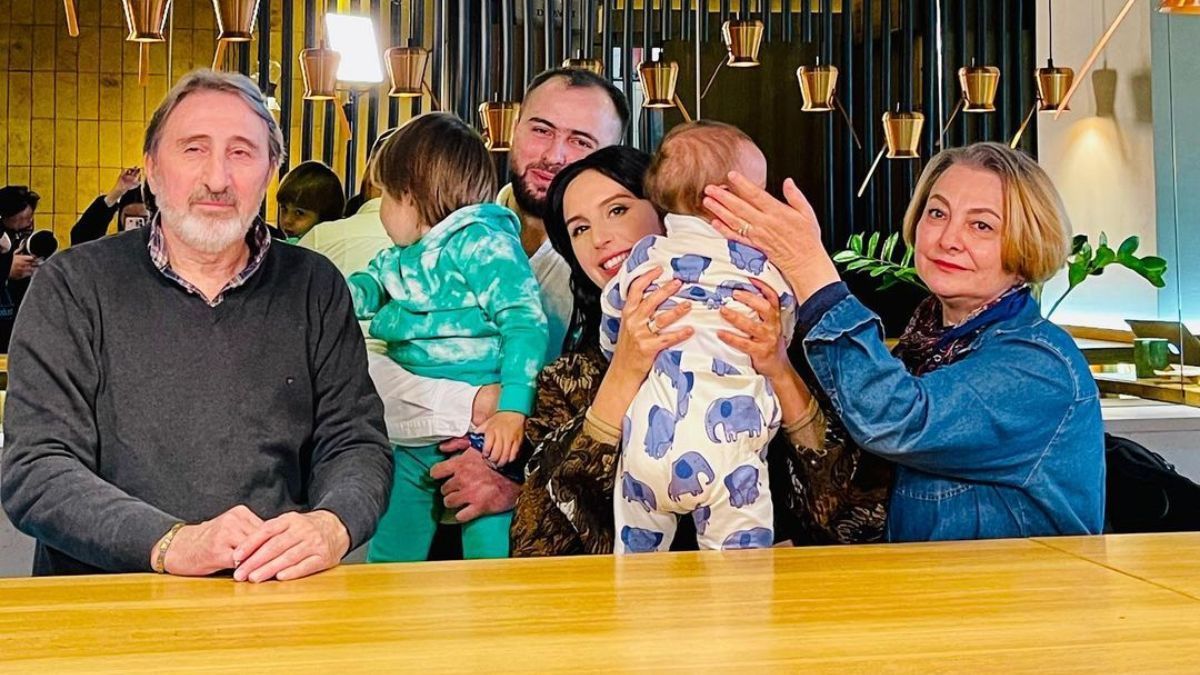 Джамала очаровала сеть семейными фото с родителями мужа Джамала очаровала сеть семейными фото с родителями мужа