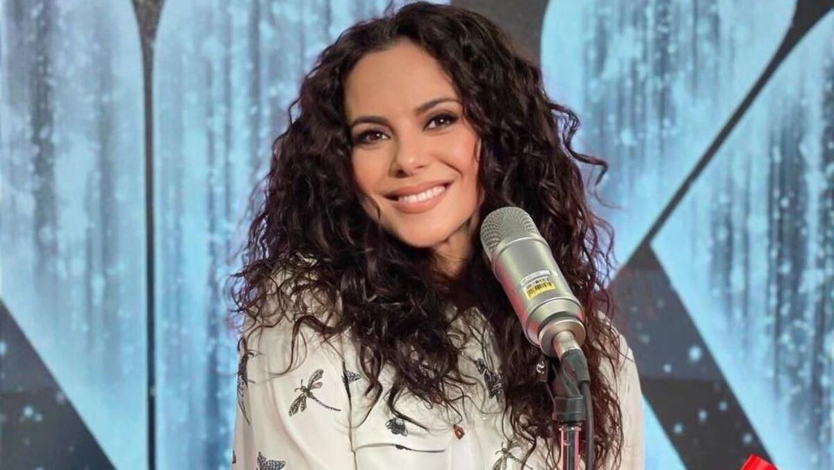 Настя Каменских покорила элегантным образом в блузке: нежное фото Настя Каменских покорила элегантным образом в блузке: нежное фото