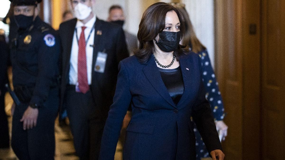 Камала Харрис ошеломила элегантным образом в строгом костюме: фото Камала Харрис ошеломила элегантным образом в строгом костюме: фото