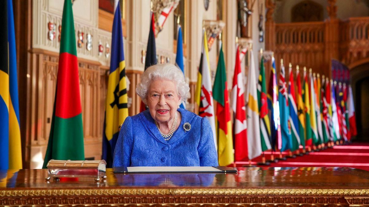 Королева Єлизавета II виступила зі зверненням до британців: фото