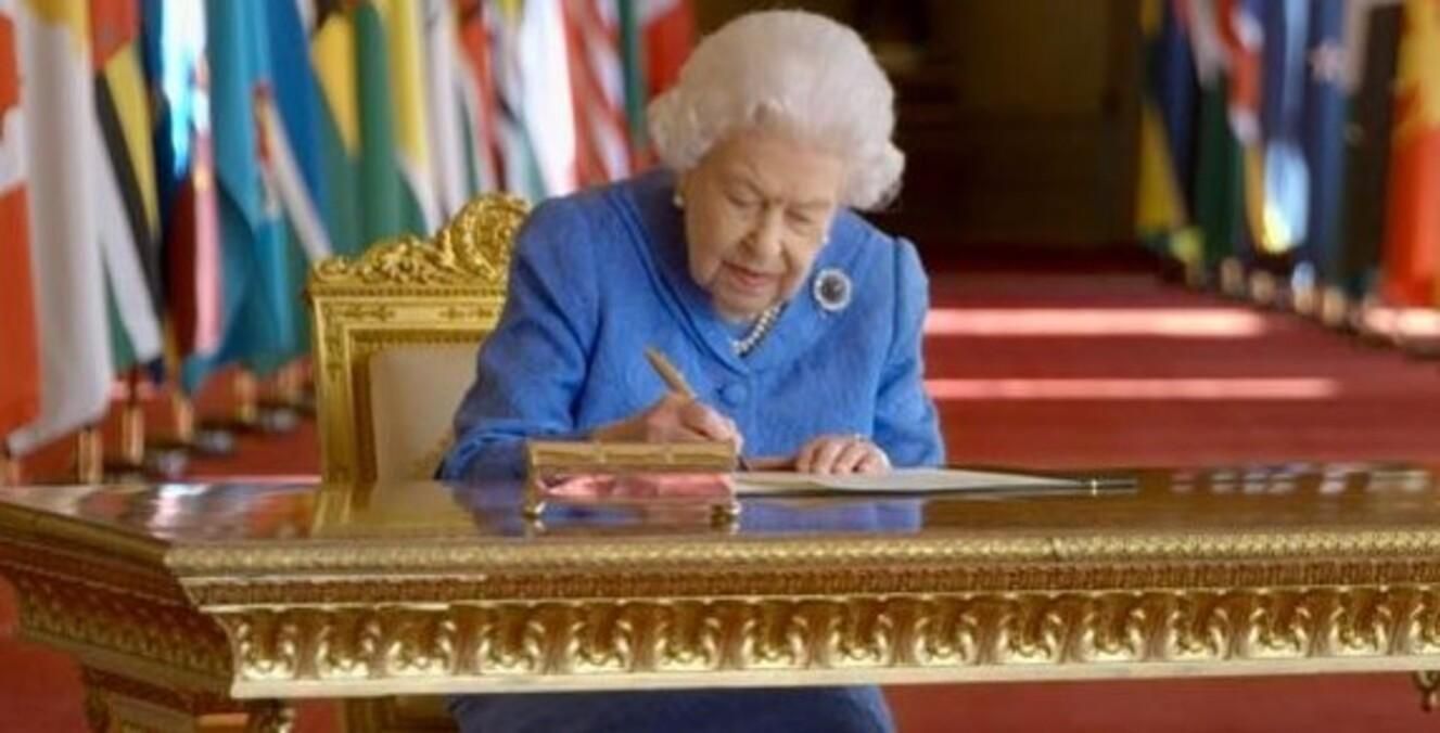 Принц Гарри разрушил семью: реакция Елизаветы II на интервью Принц Гарри разрушил семью: реакция Елизаветы II на интервью