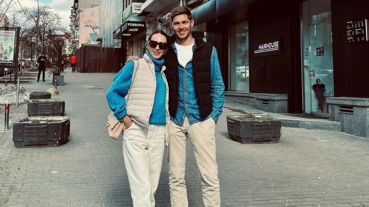 Жена Владимира Остапчука показала фото с прогулки с любимым