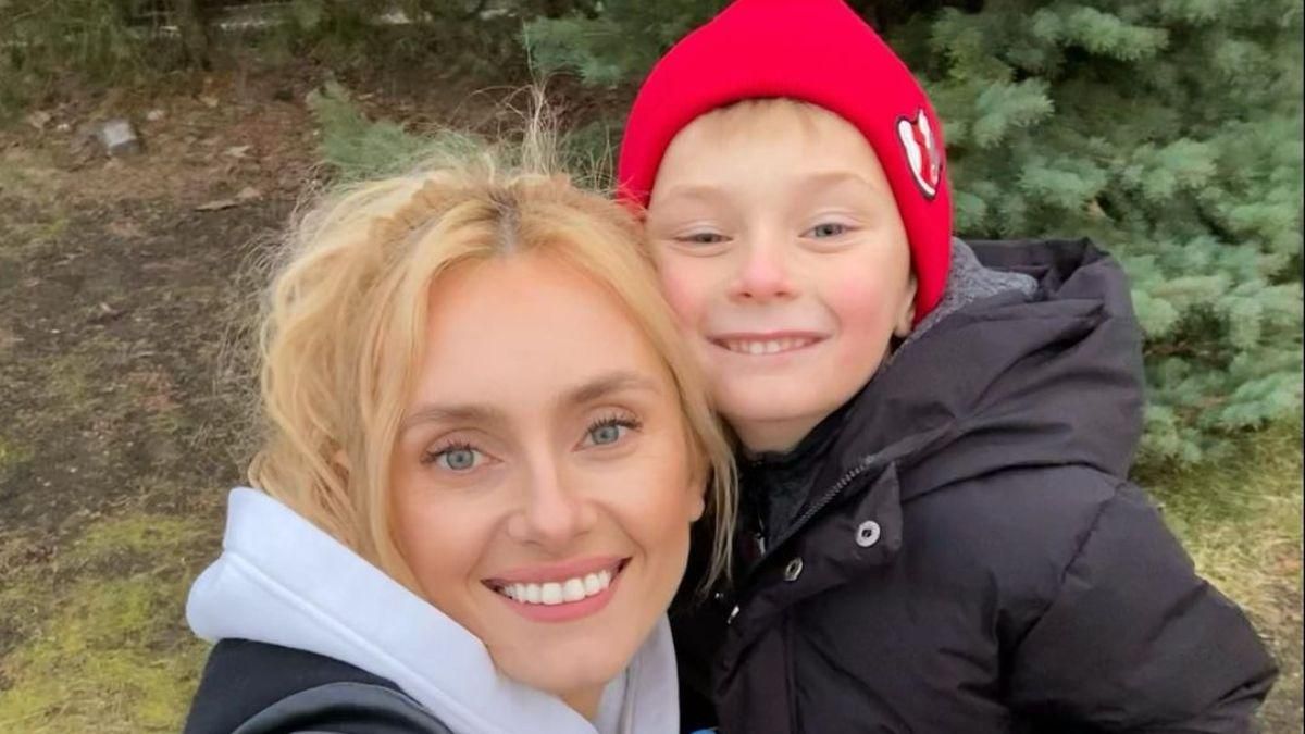 Ірина Федишин влаштувала весняну прогулянку з сином: фото Ірина Федишин влаштувала весняну прогулянку з сином: фото