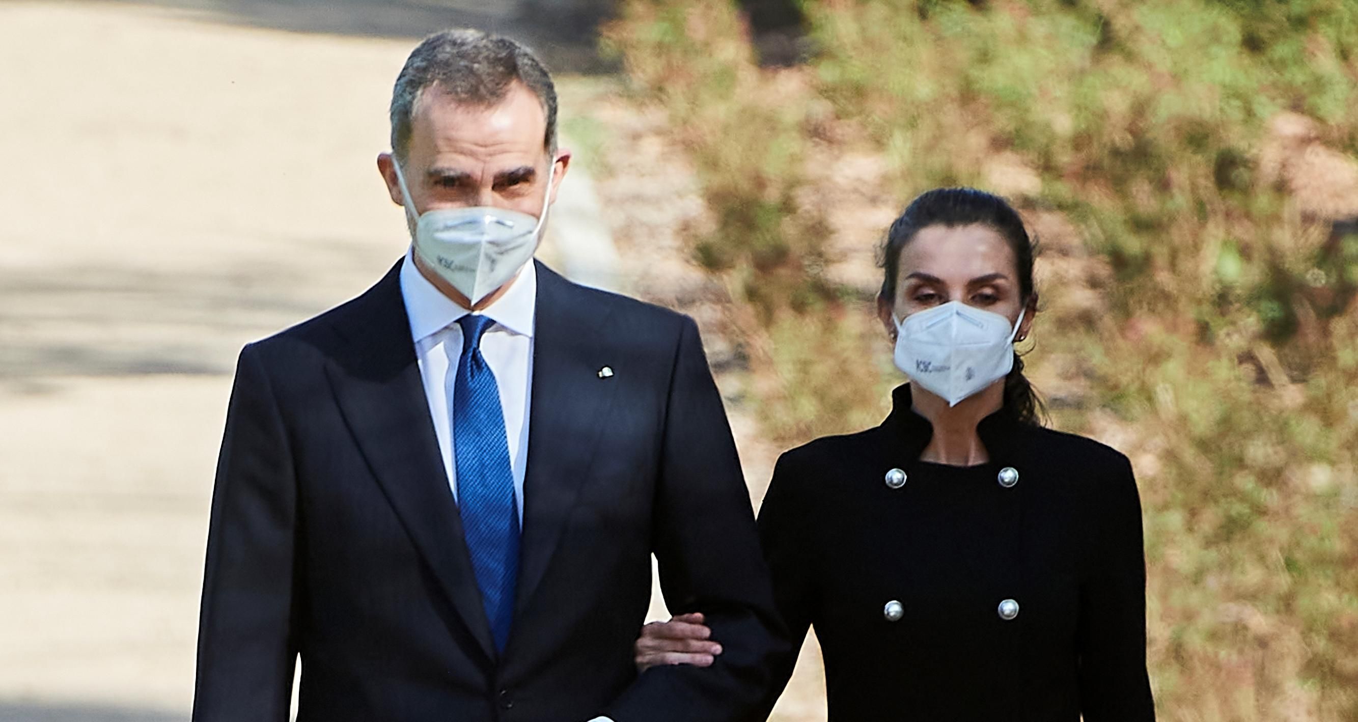 Королева Летиция покорила элегантным образом в стильном пальто фото Королева Летиция покорила элегантным образом в стильном пальто фото