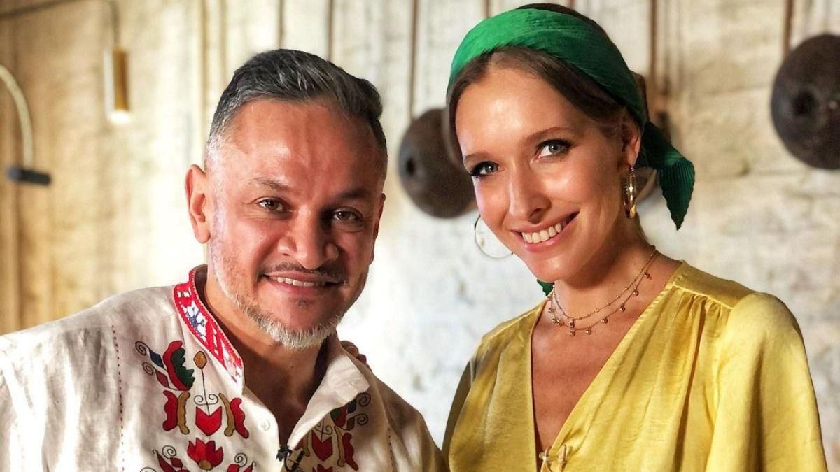 Катя Осадчая покорила образом в желтой блузке и красных брюках: фото Катя Осадчая покорила образом в желтой блузке и красных брюках: фото