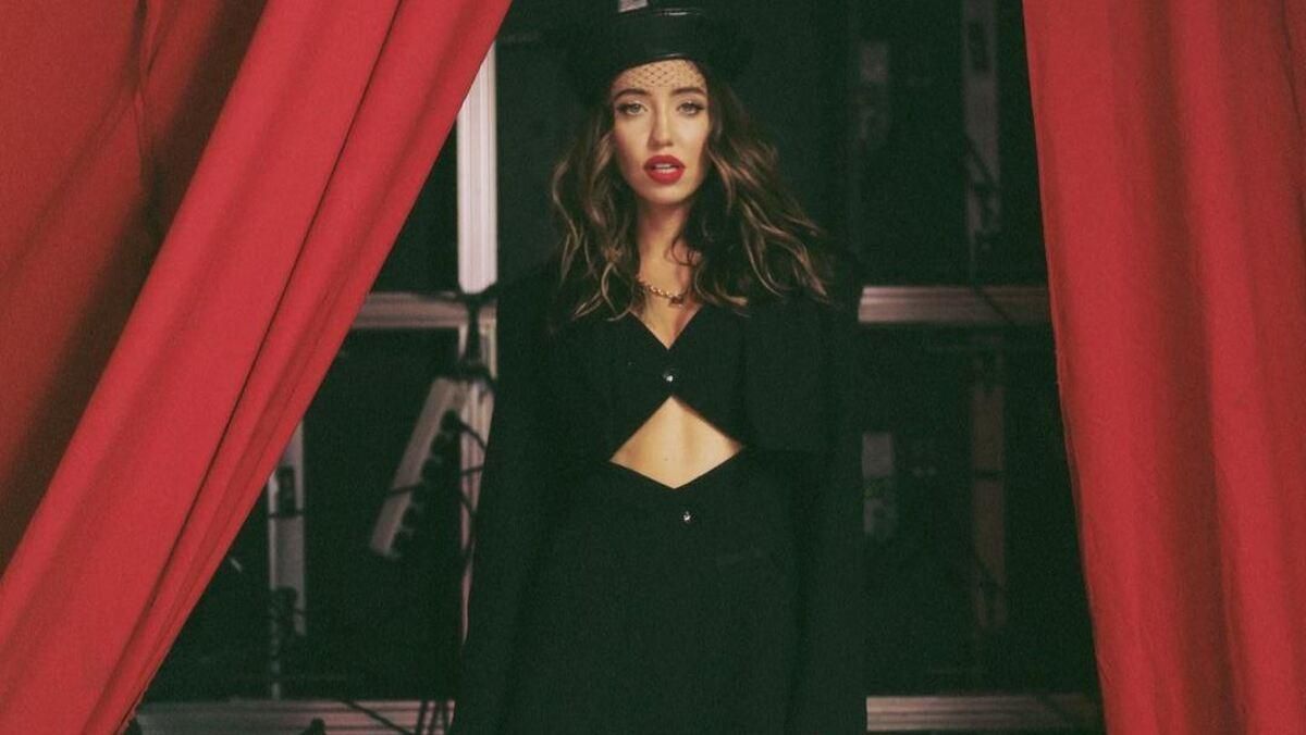 Надя Дорофеєєва вразила сміливим образом у мініспідниці: фото Надя Дорофеєєва вразила сміливим образом у мініспідниці: фото