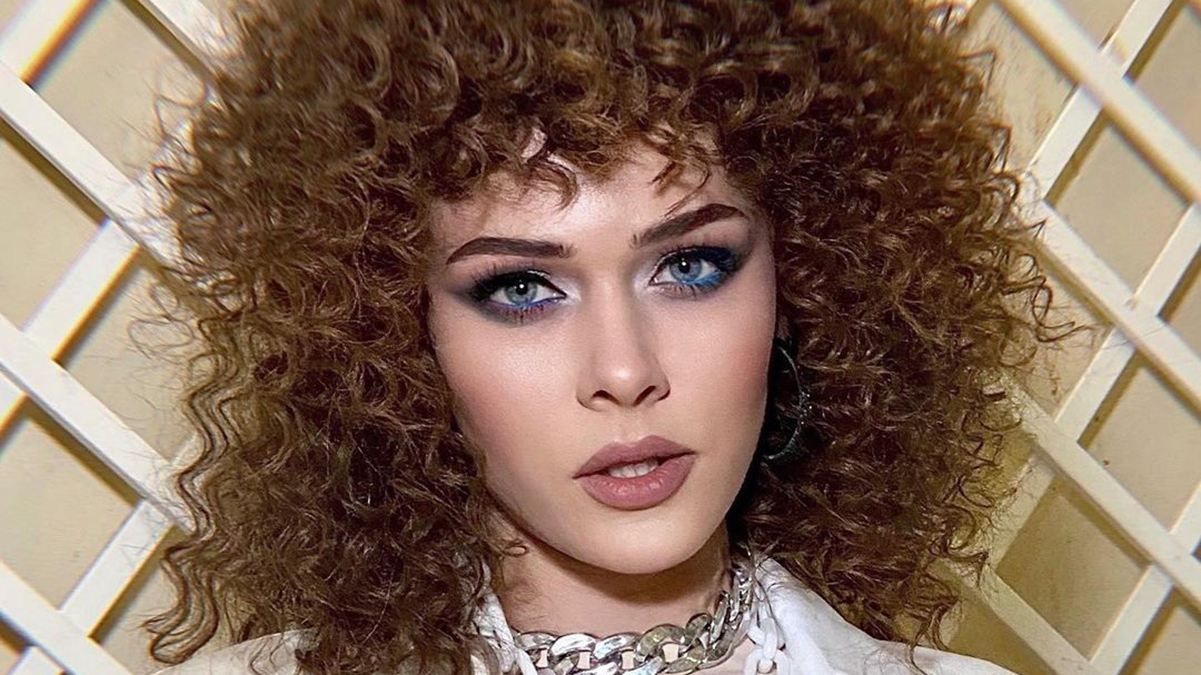 Юлия Санина поразила изменением имиджа: фото с кудрями Юлия Санина поразила изменением имиджа: фото с кудрями