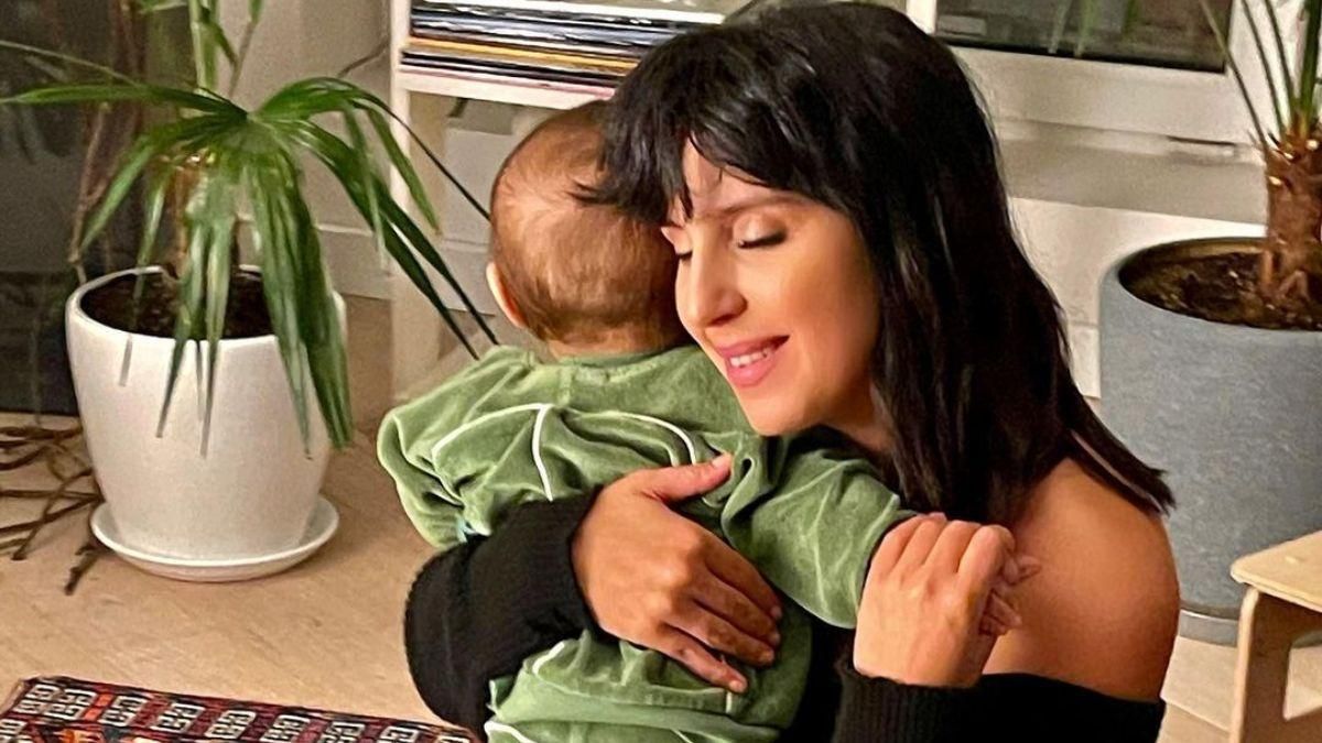 Джамала показала, как выглядит дома без макияжа фото с сыновьями